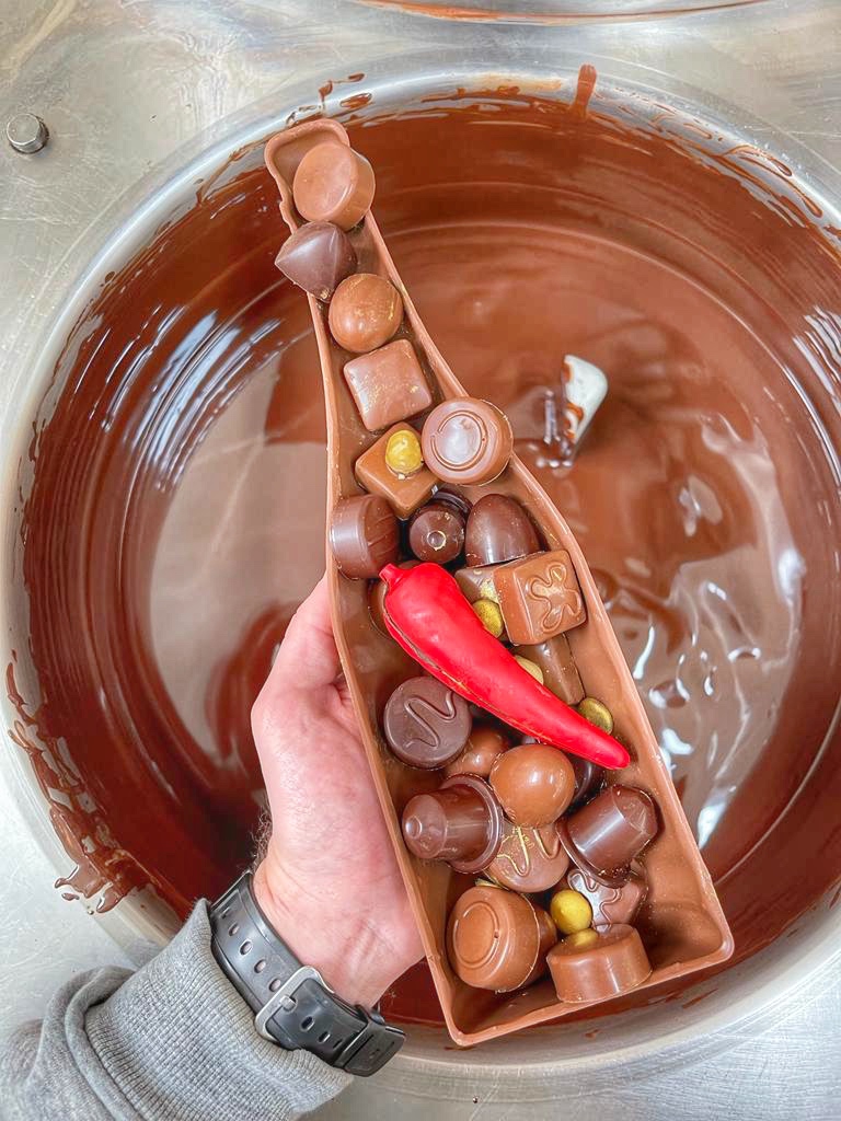 Bottiglia con praline Ciucculatelle per finire bene l’anno🌶️, ma soprattuto per iniziare quello nuovo con tanta fortuna 🍀